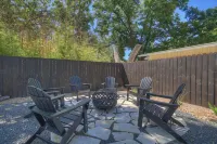 Southern Charm - Near Main with Hot Tub - 4-Star
