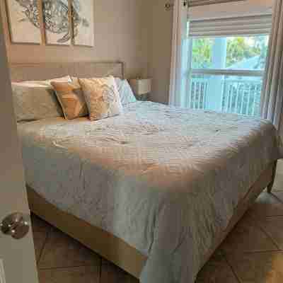 3 bedroom 2 bath Ocean front condo on marina with opt boat slip. Rooms
