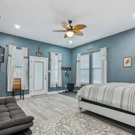 All Decked Out! ! Brand New Build 2024! Hot Tub! Golf Cart! Pets! Beachfront