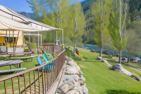 Strawhouse Resorts