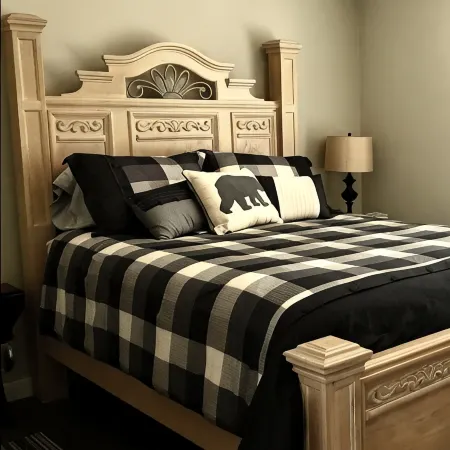 Family Friendly Guest House-3 Bedroom, 2 Bath. Custom Farm/Craftsman
