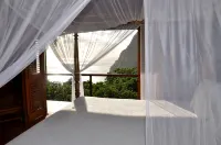 Private Honeymoon Villa with View Of Caribbean & Piton Mountains, Full Service - Homestays