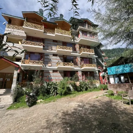 Yolo Social - the Social House & Cowork - Manali