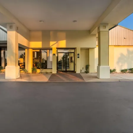 Quality Inn & Suites Near Lake Eufaula