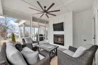 Fisherman's Dream, Beautiful lake house with stunning lake views and boat house - 3-Star