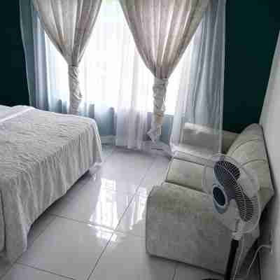A Cozy Selfcatering Apartment, 5Min dr to the Center and 7Mins to the Rainforest Rooms