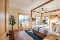 Mtn View, Sleeps 20, Hot Tub, Firepit, Wood Stove, Theater, Workspace, Bar, Gym - 4-Star