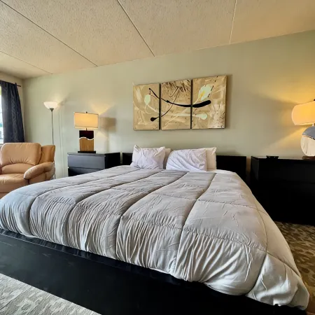 Downtown CF Studio - Free Gated Parking! 520