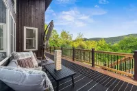 White Mtn Lux Retreat - Hot Tub, Sauna & Game Room