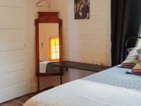Downtown -All Shook Up Bungalow -Heart Break Hotel 2br/1b