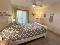 One level 4 Bedroom House with Pool, Large Docks, Canal Access - The Turtle Club