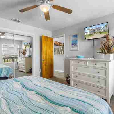 The Crane's Nest: Charming Waterfront Retreat Rooms