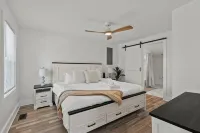 Elkhorn Cottage - Peaceful Creekside Stay