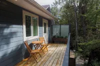 Bright & spacious 1 bedroom suite by the beach! - 4-Star