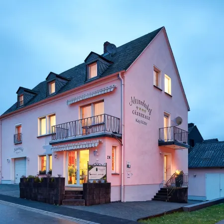 Gästehaus Alexanderhof Отели в г. Лайвен