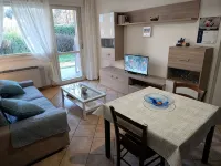 Apartment with private garden two steps from the lake. - 3-Star
