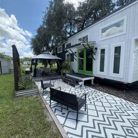 Clermont Tiny Home: Main Floor Queen, Lofts & No Pet Fees
