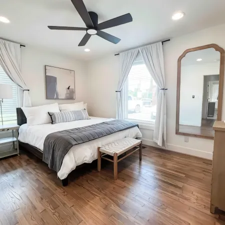 Delightful 2 BR Condo Downtown Homewood