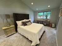 Careys Refuge - Family Retreat with Huge Fenced Yard