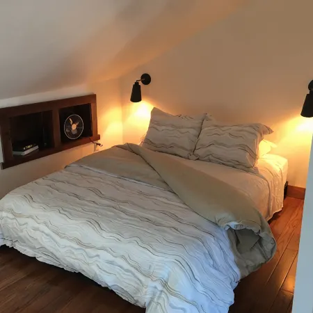 Cozy studio with AC and WiFi in Historic Geneva, NY.