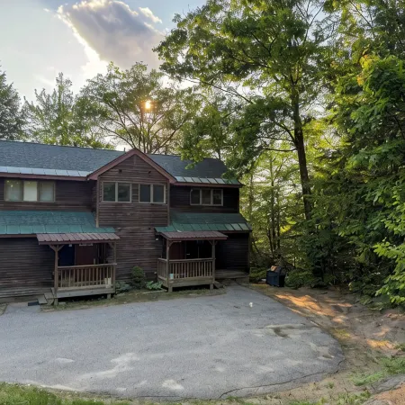 Secluded 3-Bedroom North Conway Retreat – Family-Friendly, Close to Activities