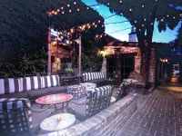 Nestled in the Redwoods, Easy Walk Downtown, Close to SF and Wine Country - Wifi