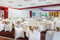 Holiday Inn BIRMINGHAM NORTH - CANNOCK by IHG - parking