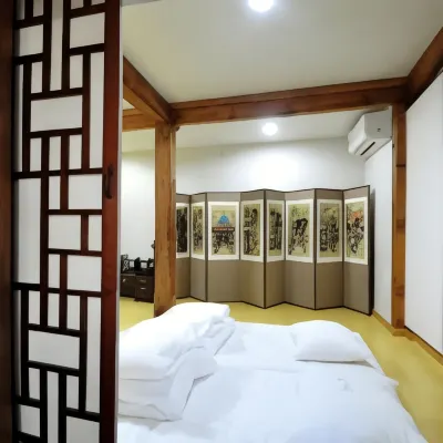 Gallery Jin Hanok Guesthouse Отели рядом с достопримечательностью «Астрономическая обсерватория «Чхомсондэ»»