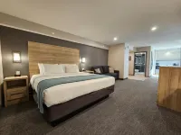 Vittoria Hotel & Suites Hotels near Maple Leaf Place