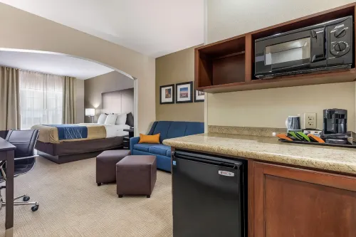 Comfort Inn & Suites North Little Rock McCain Mall - parking