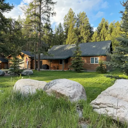 Outstanding Crandall Cabin minutes from Yellowstone, ready for your adventure!
