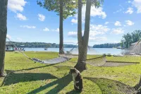 Private Lakefront Spread: BigH2O, Smokehouse, Spa, Firepits, Fence, PETS