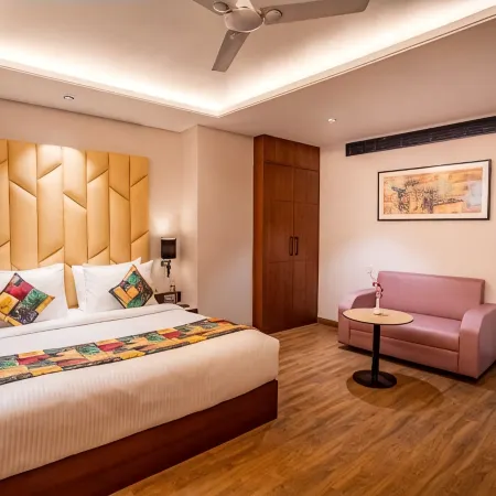 Hotel Raaj Palace