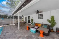 Perfect location 6 Bedroom, 4 Bathroom house. GameRoom,HeatedPool. 5min to Beach