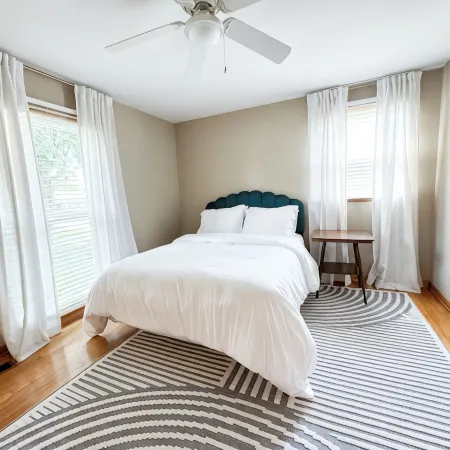 Spacious Home in Quiet Neighborhood - Half Mile from Historic Gallatin Square Ξενοδοχεία στην πόλη Gallatin