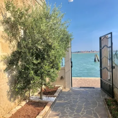 Casa Sulla Laguna Hotels near Anfora