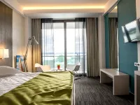 Hotel on Plonge Junior Hotels near Dolphinarium