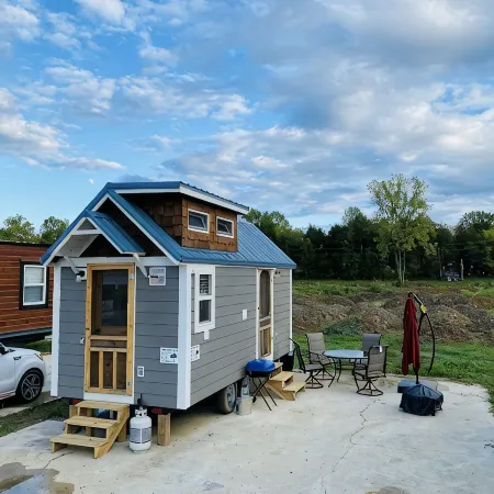 Mtn Roots cozy Cabin in the ITH Community in the Smoky Foothills