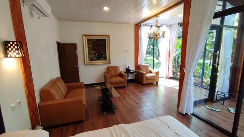 Forrest Lodge, Cafe & Wisata Berkuda - balcony