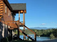 Lakefront Cabin 3 bed, 3 1/2 bath with Private Dock - Chalets