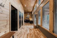 Cozy Hiker’s Retreat with Relaxing Hot Tub. - 3-Star