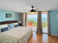 Azure View--2 Bedroom Coakley Bay Condo with AC, Pool and Backup Generator. - balcón