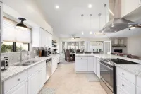 Family Friendly 4Br Retreat w/ Heated Pool, Fire Pit – Near Downtown Gilbert - 욕조