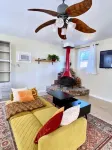 Blue Bungalow of St. Pete Beach! Adjacent to the trail. The perfect location! - Bungalows