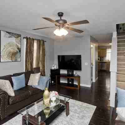 Cozy 3-bedroom Duplex1 with WiFi, AC in peaceful Springfield Others