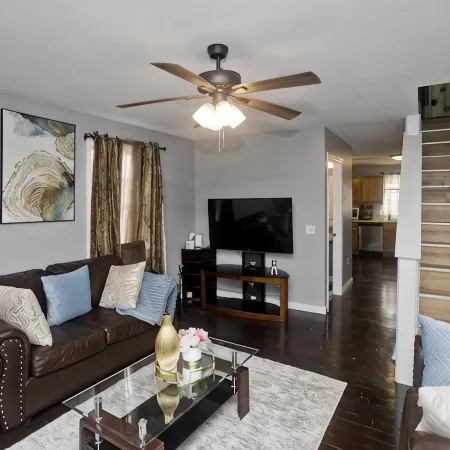 Cozy 3-bedroom Duplex1 with WiFi, AC in peaceful Springfield Hotels in Springfield