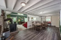 Charming 2-bedroom cottage in lovely Madison with WiFi, AC - 3 tähden