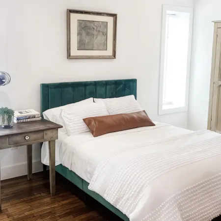 Downtown Stillwater Studio Apartment located upstairs