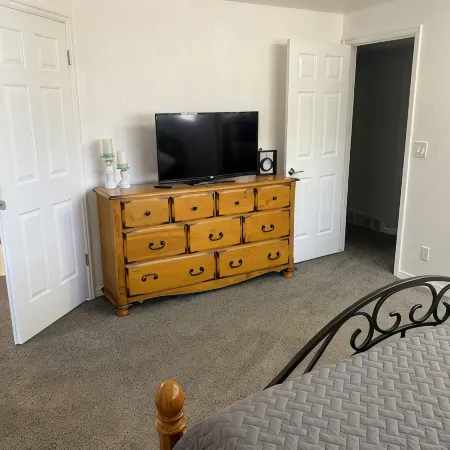 Cozy 1-bedroom apartment in St. George with AC, WiFi, BBQ grill and hot tub