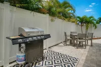 New Construction Modern POOL Home...LESS than 57 seconds walk to the BEACH! - 4-Star